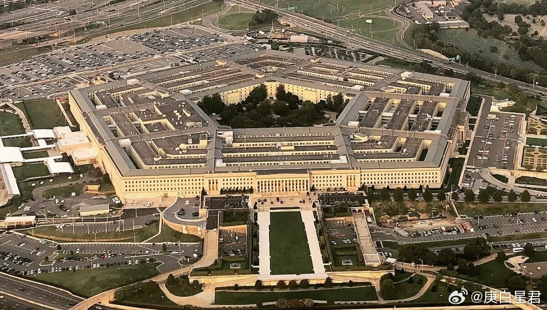 阅兵后，美国彻底对中国服气了，向全球高举免战牌说出来你们不信，中国可能是近三百