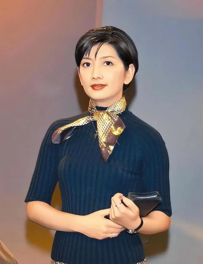 刘玉璞，这位曾以“最美赵敏”惊艳荧幕的女星，人生却满是苦难。她生于台湾军人家庭，