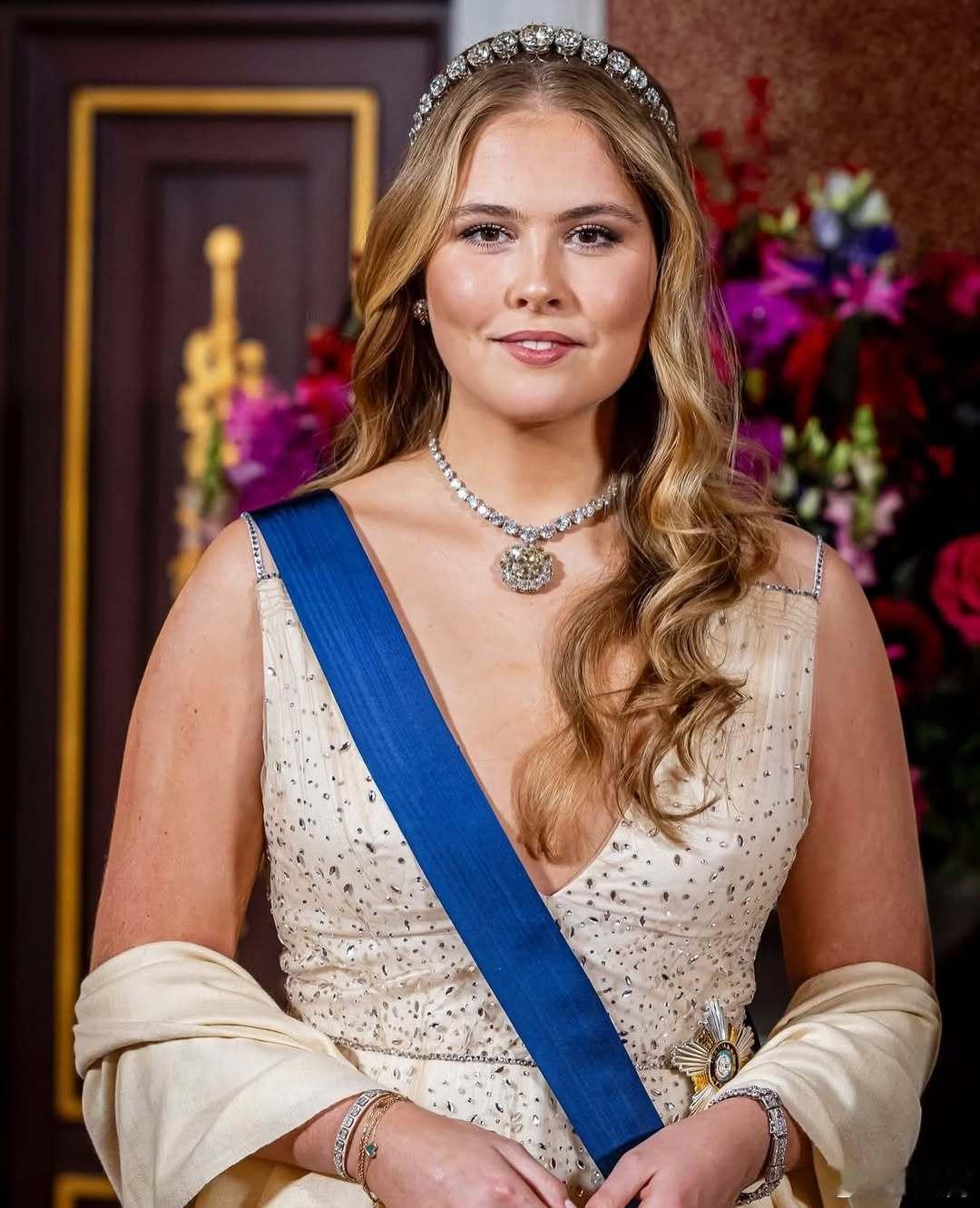 荷兰王室🇳🇱🇫🇮12月11日，奥兰治公主出席芬兰总统亚历山大·斯图布阁