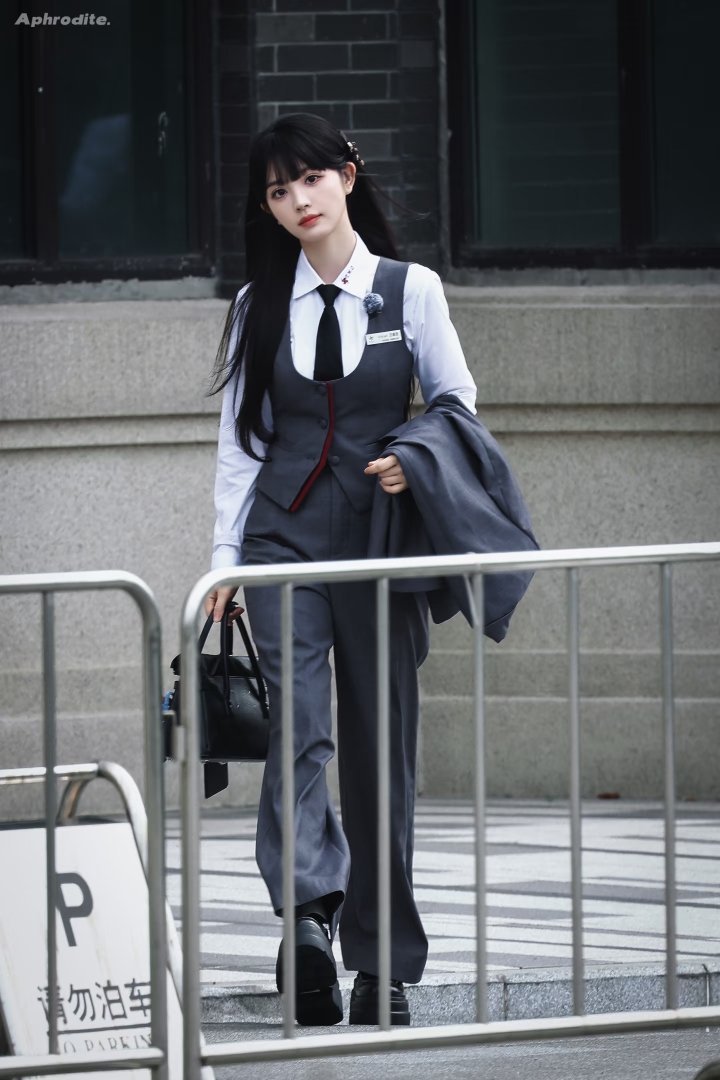 网友票选出穿西装最好看的95花：TOP9王楚然TOP8李兰迪TOP7关晓彤