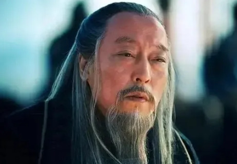 2008年，高希希导演接拍《新三国》时，他给倪大红打电话，说：“大红老师，我正准