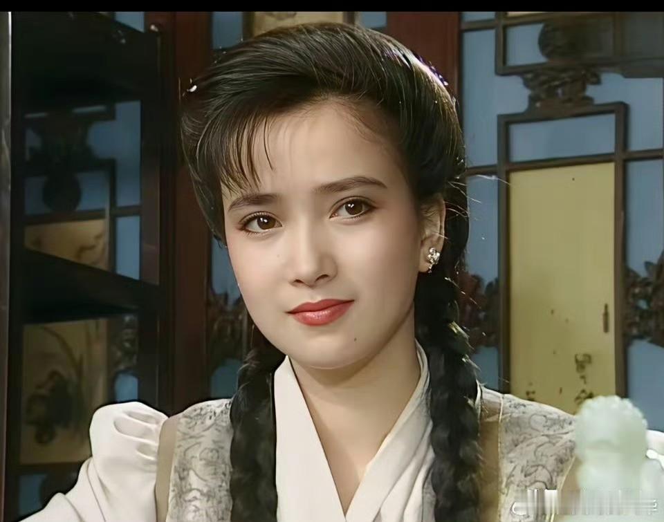 1992年，28岁的何晴演华琳，没滤镜没医美，纯靠一张脸艳压女一岳翎！这个角色琼