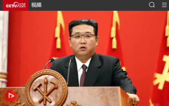 遭受美韩制裁长达20年，金正恩却指出朝鲜真正的敌人并非美韩，那究竟是谁？2021