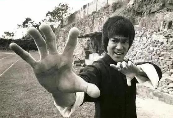 2025年7月，TVB节目《真相猜情寻》披露李小龙猝死细节：1973年7月20日