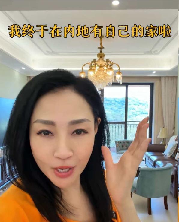 香港女星杨玉梅十分激动地说：“我终于在内地买房了！280平，四室一厅，只花了20
