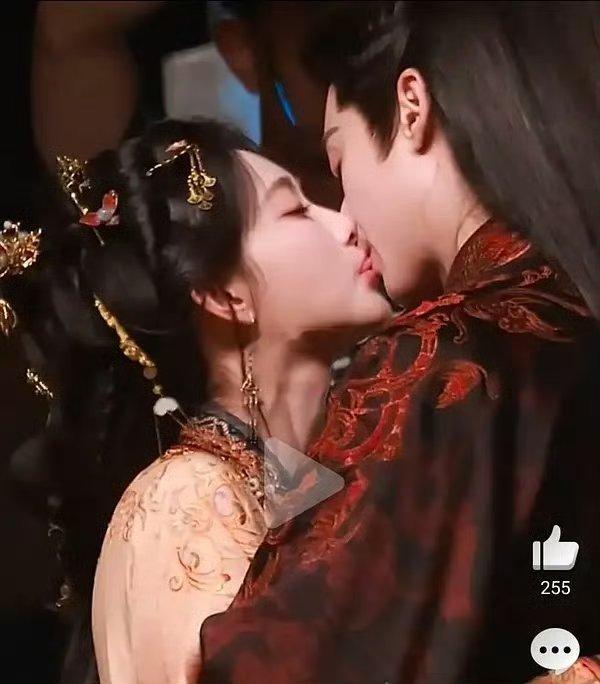 孟子义王鹤棣吻戏怎么还吐舌头？