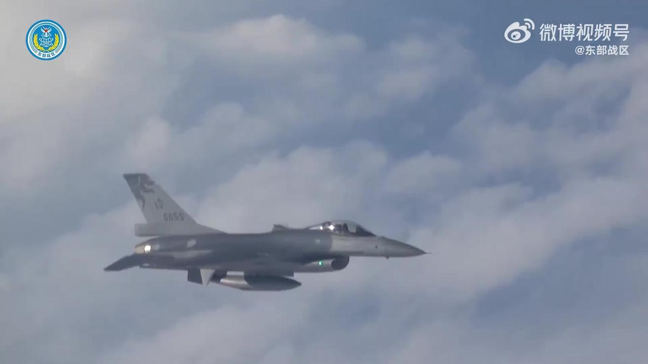 岛·F-16“6655”号机，你是上天跟我机Sayhi的吗？不挂弹，连外挂