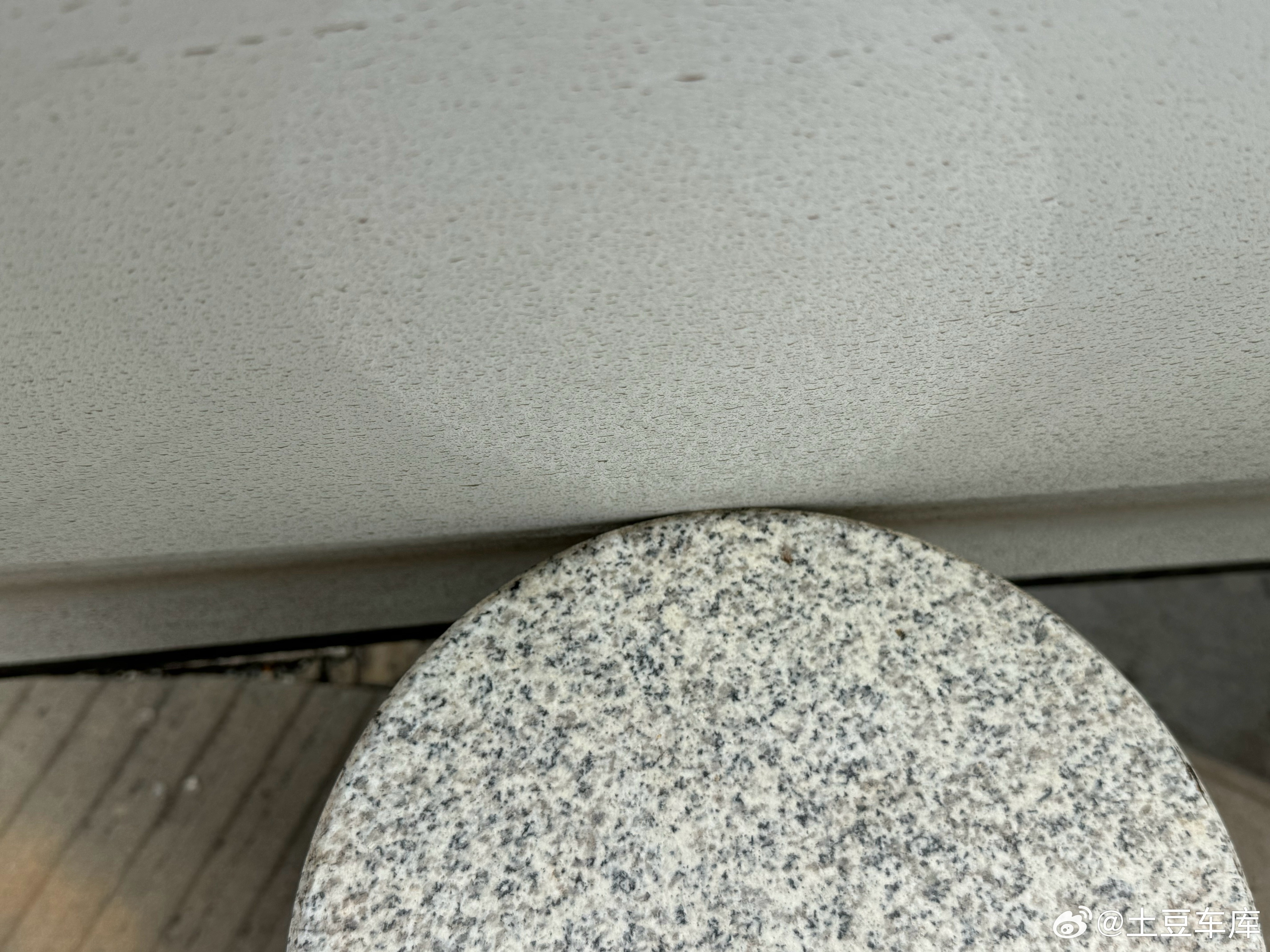 这…开老李的理想i6过来吃沙县小吃小雨停的车我一开门就这样了这怎么搞跟他说吗