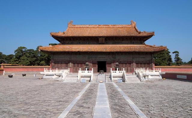 1860年，太平军攻破江南大营，两江总督何桂清弃守常州，临阵脱逃，激起朝野愤慨。