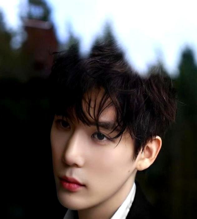 戏停了，人没塌。《一念江南》卡壳，女主档期闹掰，剧组晾着。外面传王安宇被换