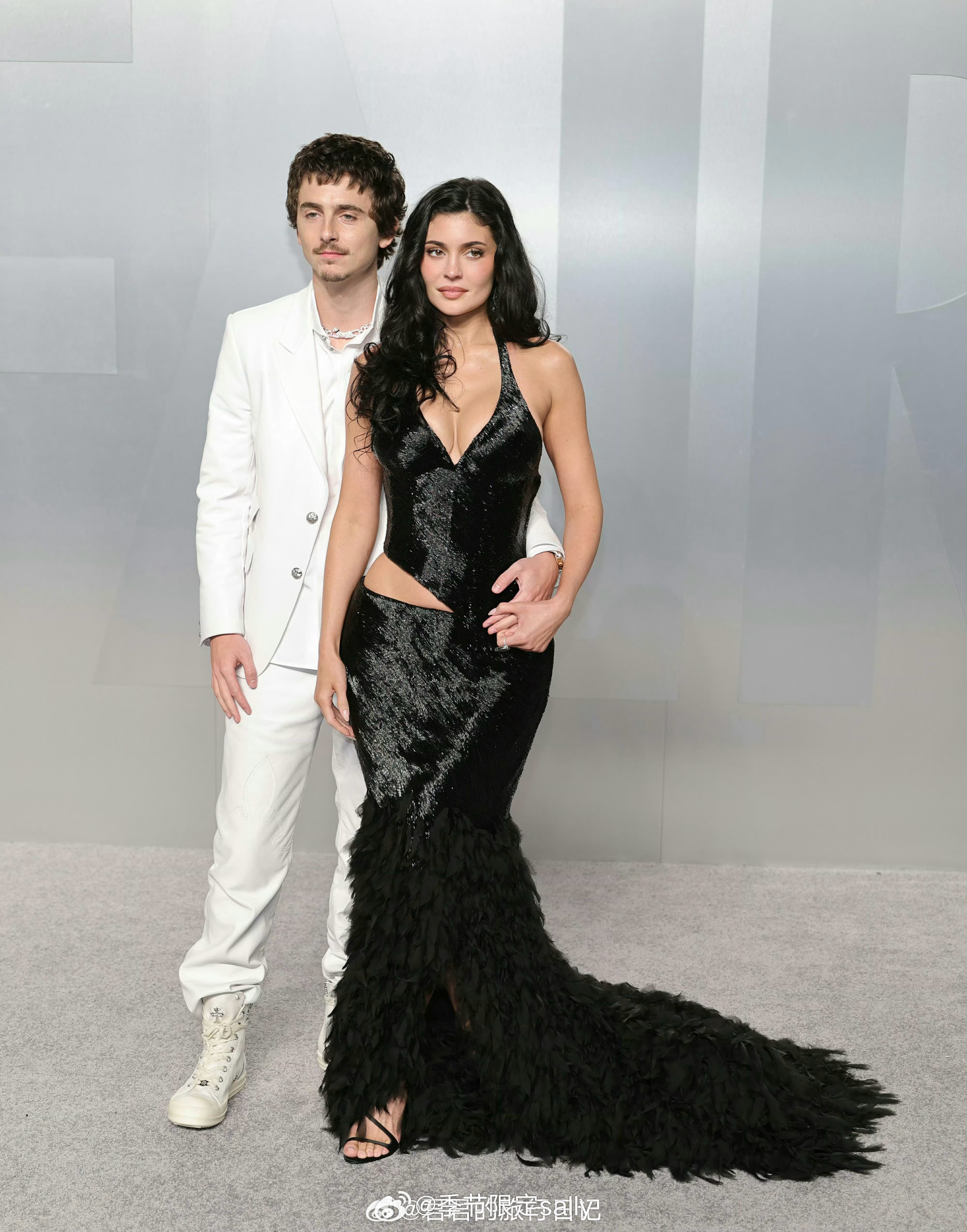 老天呐凯莉。。。这。唉还甜茶吗