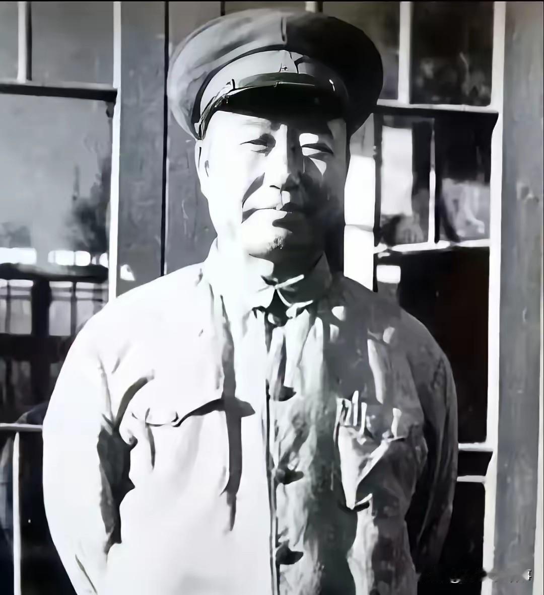 铁骨藏初心！董其武长子因父起义遭囚台湾，20岁学子凭硬气守气节，仗义之人终护血脉