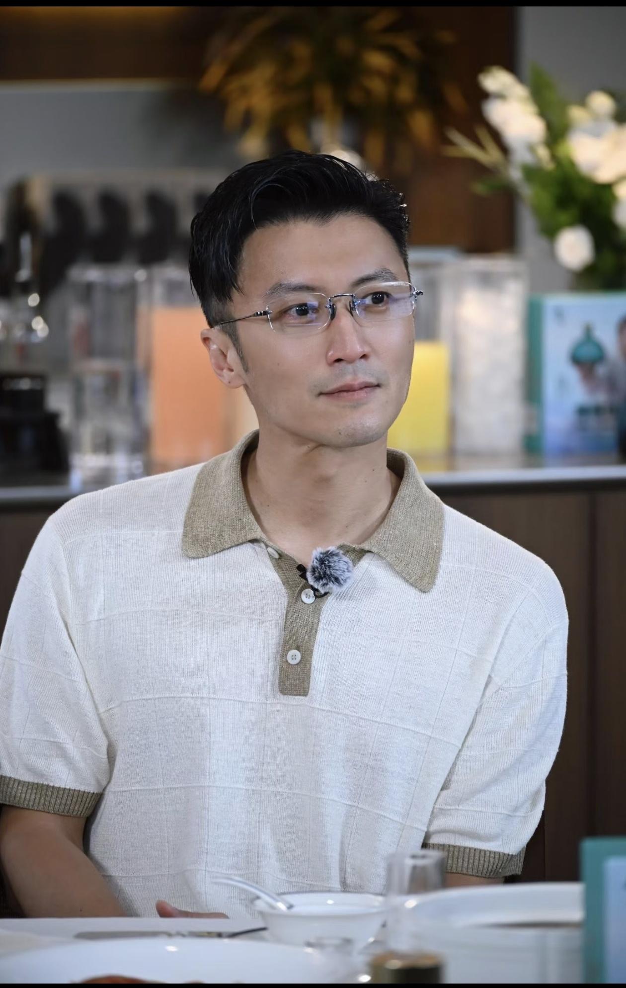 闺蜜说：好羡慕王菲有如此爱她的小男友我说：你拉倒吧！闺蜜问我怎么这样说呢？我