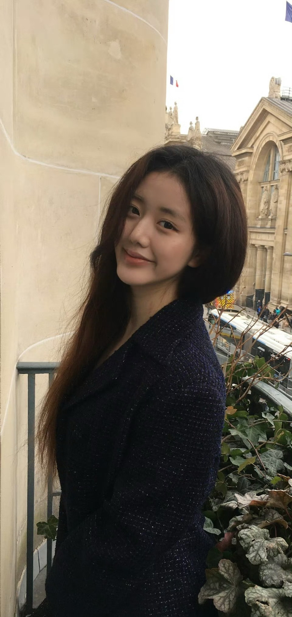 看到了吧，头发不顺其实根本不影响美女是美女。。。。。[哭哭]​​​