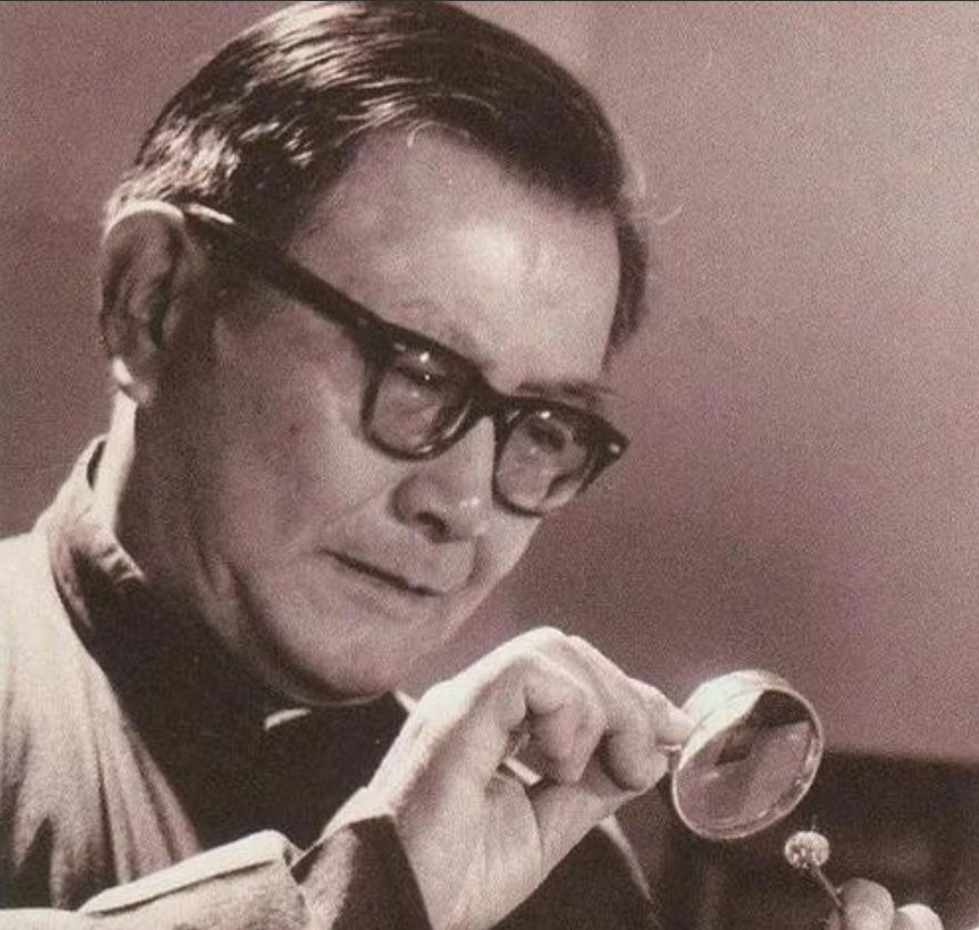 1954年，一批犹太商人想把原子弹的浓缩铀卖给我国。周总理立即找来一位科学家验货