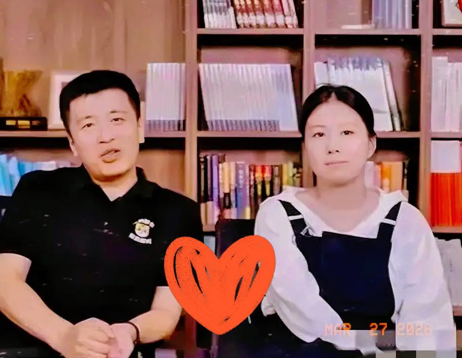 别再被谣言带偏了！张雪峰妻子根本不是什么历史系教授，这些离谱说法纯纯是博眼球的