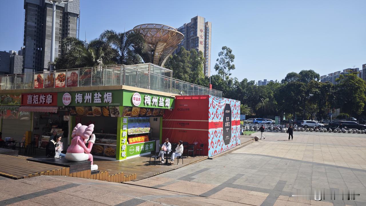 南沙万达门口奕司，年前装修到年后，一点动静都没有。真的是两难了，继续装修吧，要继