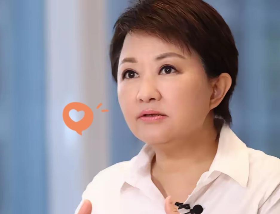 没想到，卢秀燕终于打破沉默，希望郑丽文能够尊重选民，走中间路线！说白了，这个