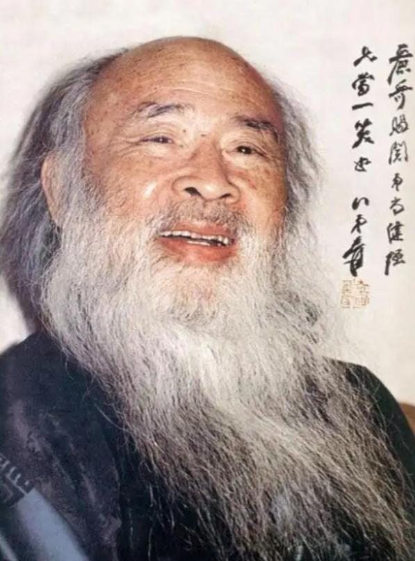 1949年，张大千散尽家财，弄到了三张飞机票，这架飞机，是最后一架离开成都的飞机
