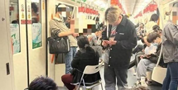 从公共交通出行年轻人该不该让座后续最近网上炒得轰轰烈烈的年轻人到底该不该给看上