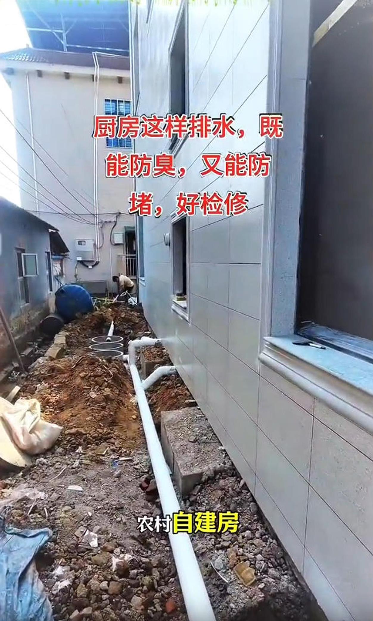 高手在民间，轻松一招化解厨房堵塞说实话，回农村建房，就是帮老人改善一下生活环