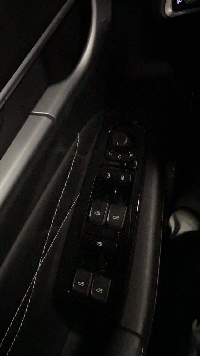 四代帝豪尊贵型车窗按键有没有夜光灯买车的时候销售说这里晚上会亮，有夜光灯，买了