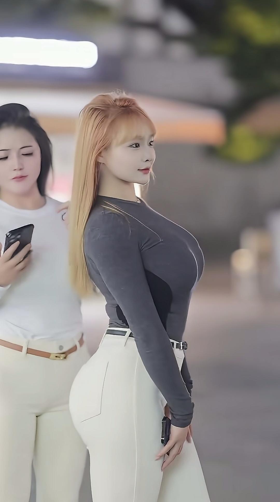 红袖添香夜，月华如水长。