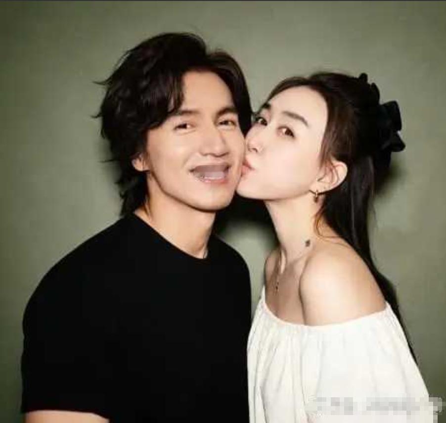 谁能想到，那个躲了20年爱情官宣的言承旭，居然主动晒合照认爱了！一句简单的