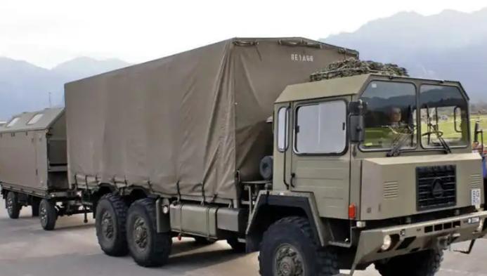 军车为什么几乎都是柴油车，而不用汽油车和新能源车呢？这就是战场生存法则，柴油车就