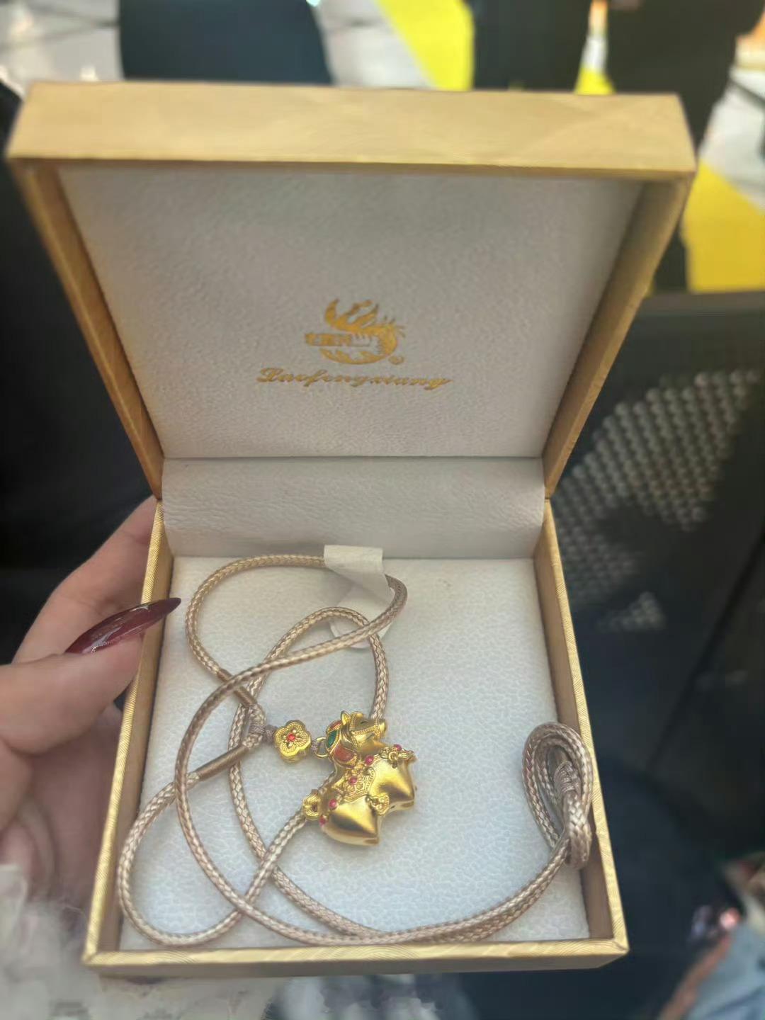 丁禹兮活动现场刷卡买黄金送给粉丝？？这才叫媚粉！！！！！！！！！！！！！！！！！