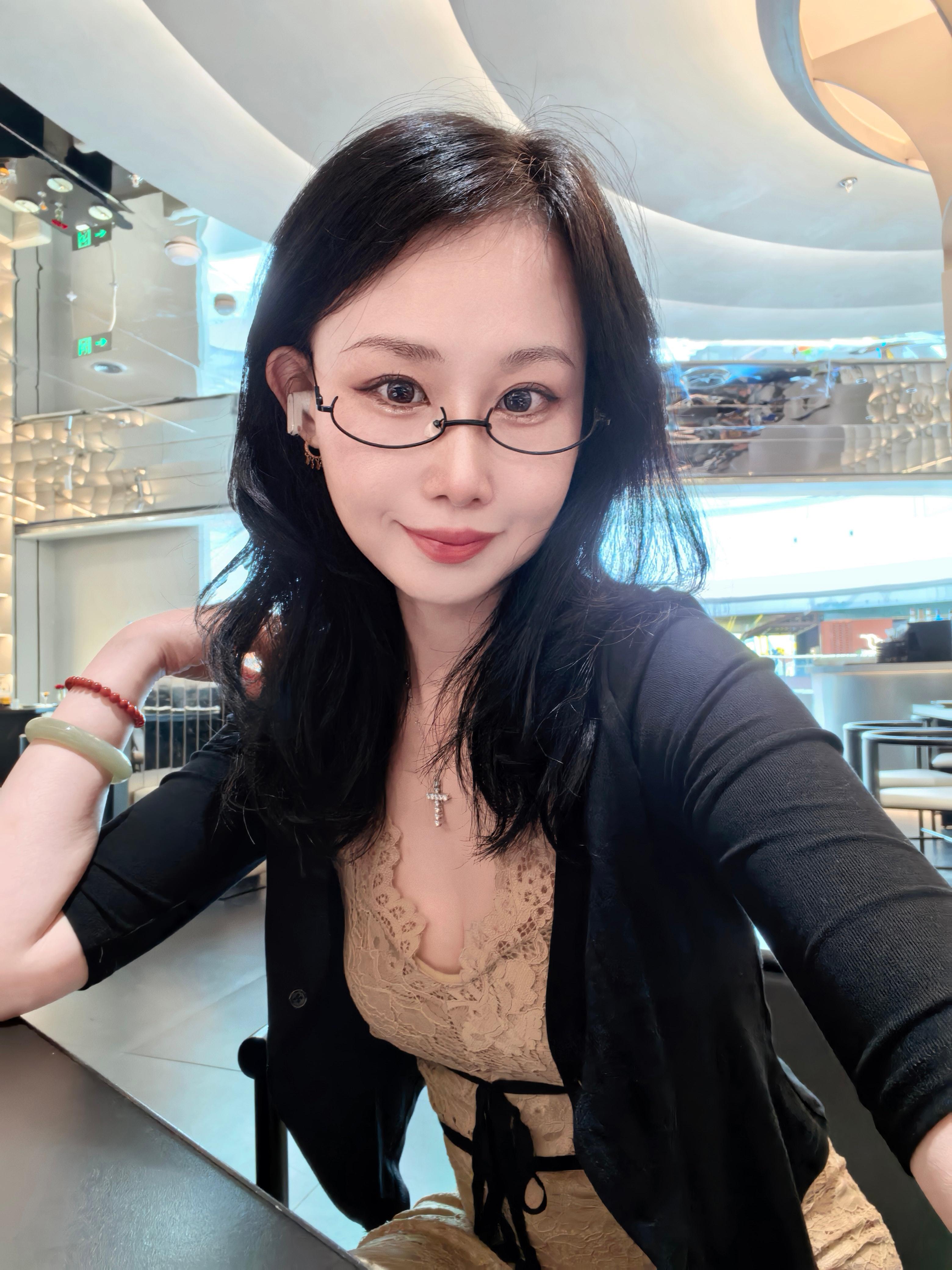 蜜妮。42岁，不被定义的我，活的自信