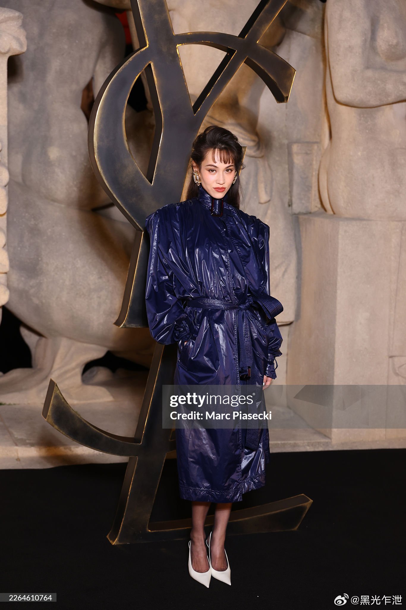 水原希子出席SaintLaurent秀场：