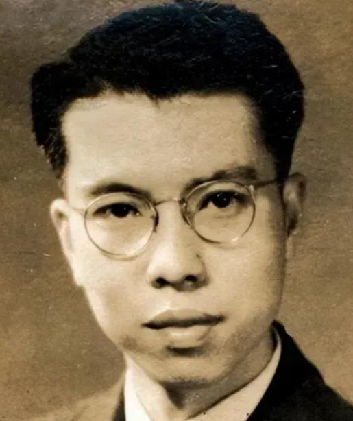 1948年，他不顾妻子反对，用刀划开刚出生3天女儿的后背，看着女儿奄奄一息，妻子