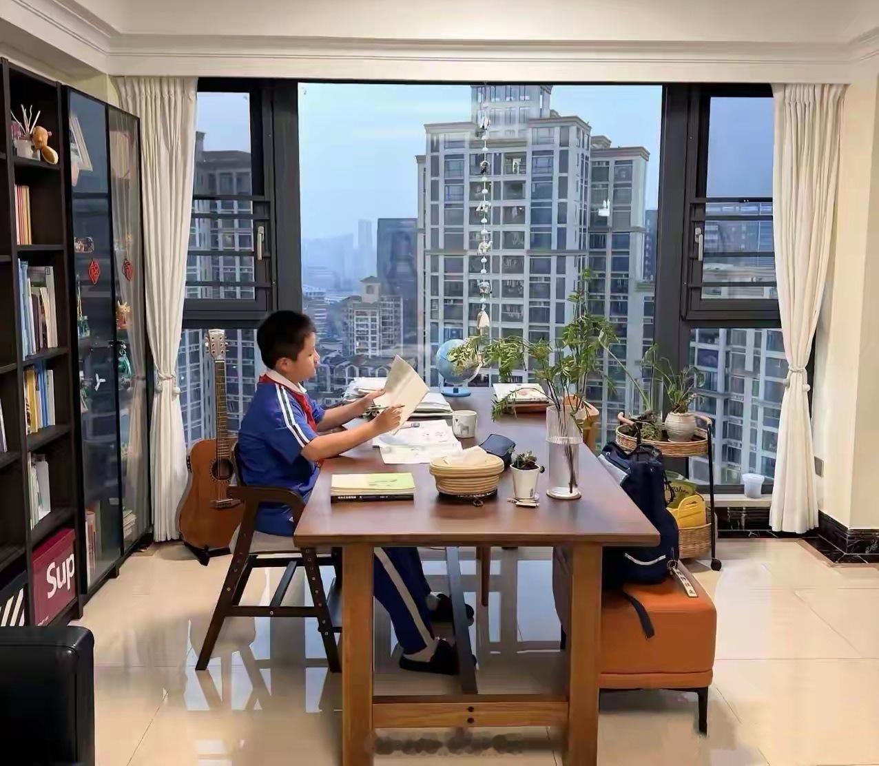 朋友们，来了就是深圳人！深圳不光家长卷，学生哥也卷。