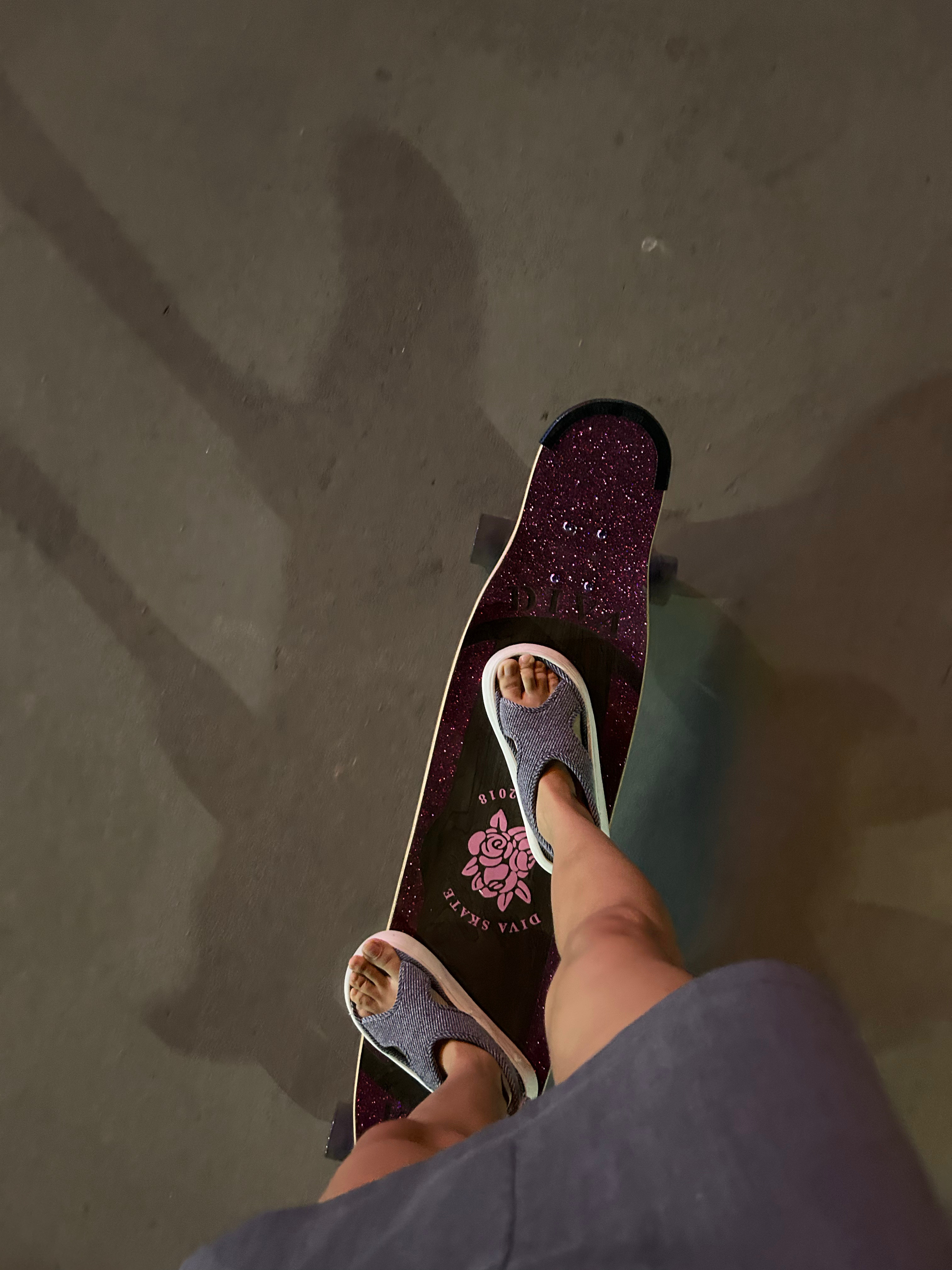 半夜穿短裙凉鞋的我突然想玩滑板，感觉有精力划到北京去