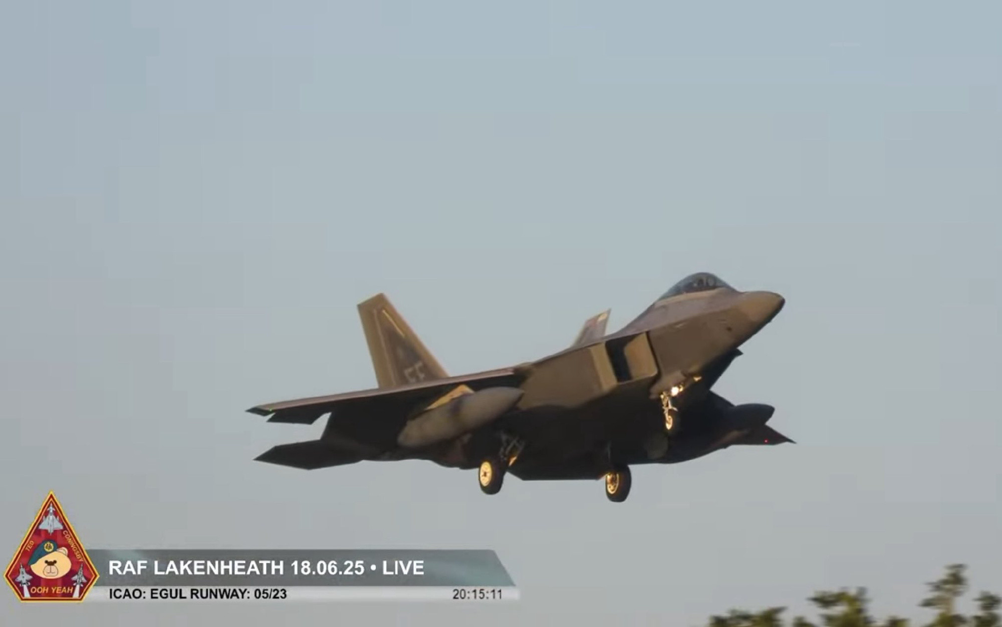 6.18特快专递！F-22来了！据英国网友直播消息，美国空军F-22战斗机群近