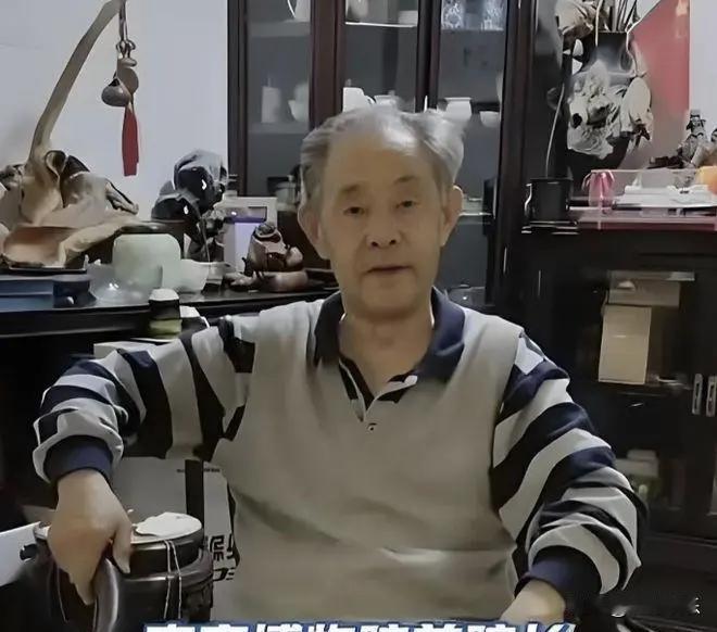 28岁前，他亲手击落过两万米高空的U2侦察机。28岁后，他转身去擦亮43万件沉睡