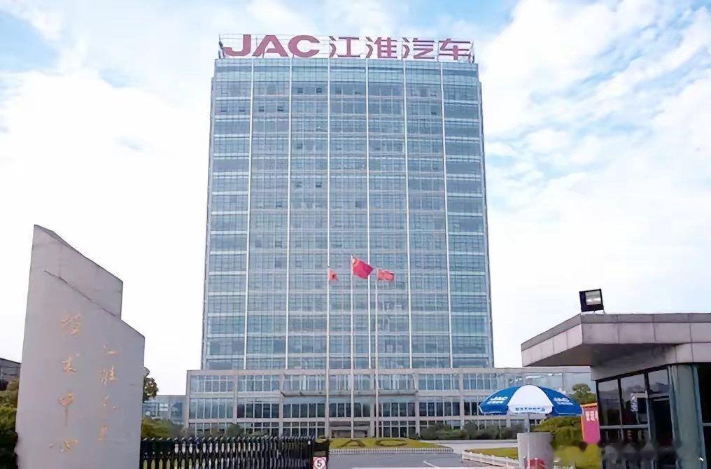 江淮汽车把所有筹码都押在了尊界上。江淮汽车打拼这么多年，从没想过能造出卖到100