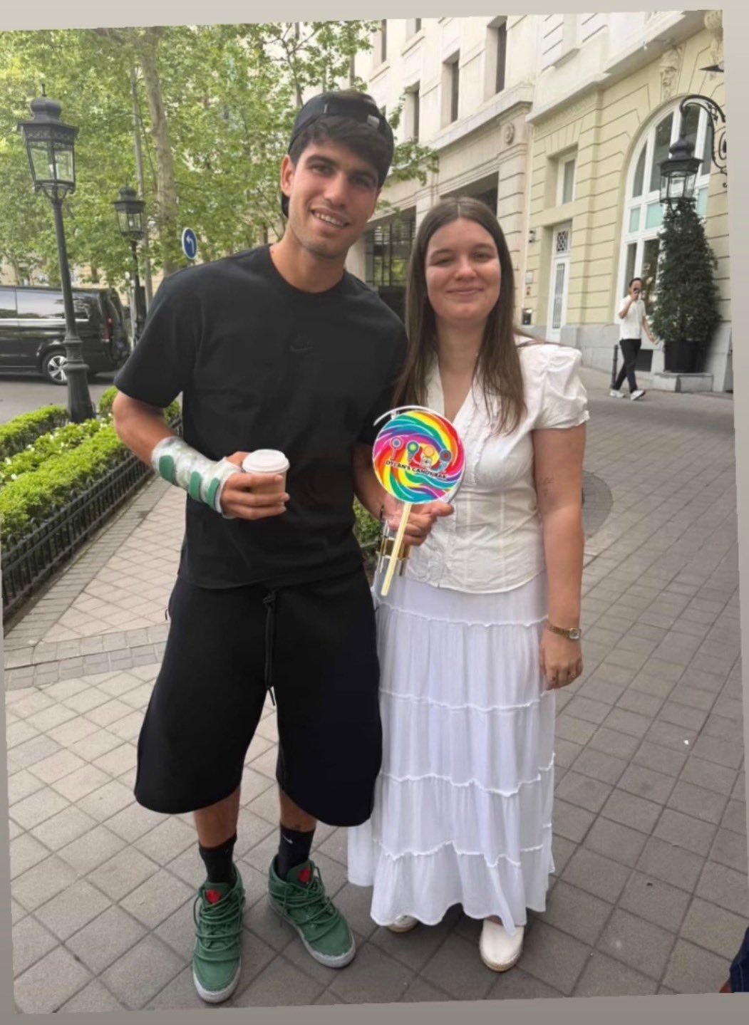 从阿尔卡拉斯外劳伦斯的采访来看，他有可能因伤都参加不了今年法网。就如他说：“网球