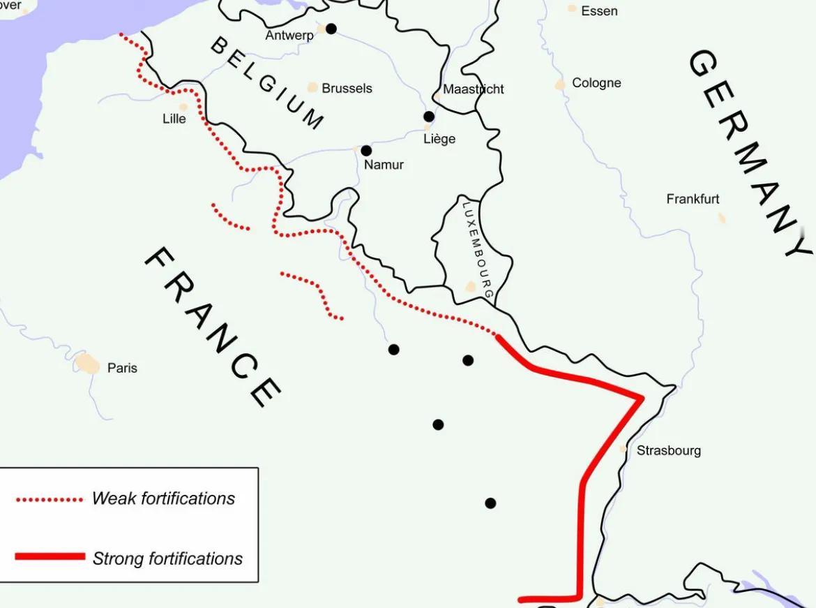 马奇诺防线为法国快速投降背了大锅，事实上法国从没想过会使用防线作战。法国修建