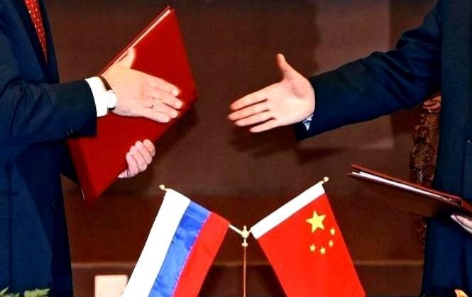 俄罗斯给中国的最大帮助是什么呢？不是武器，也不是能源，而是给了中国几十年难遇的