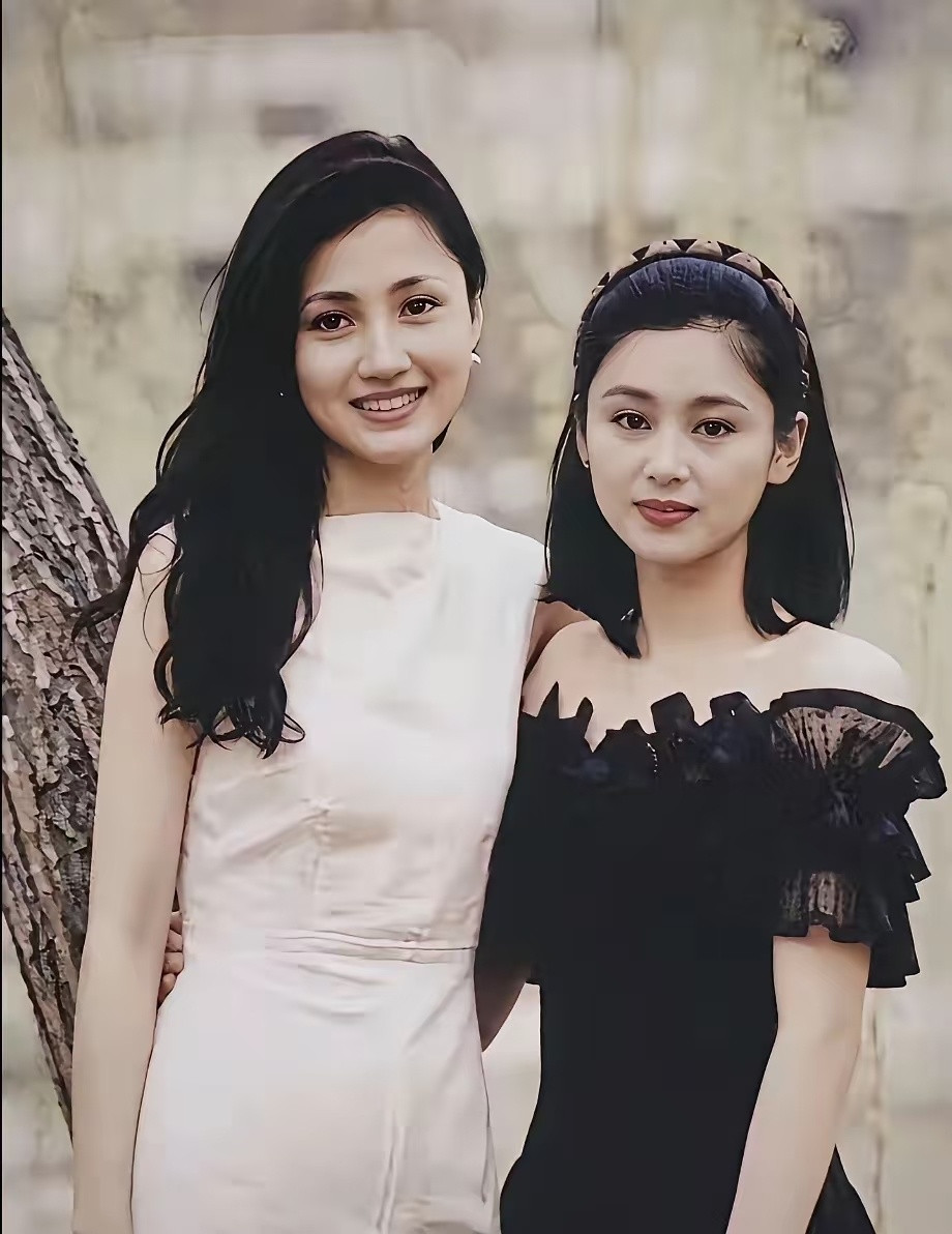 陈红23岁与林芳兵同框的画面，完全两个女神来的！
