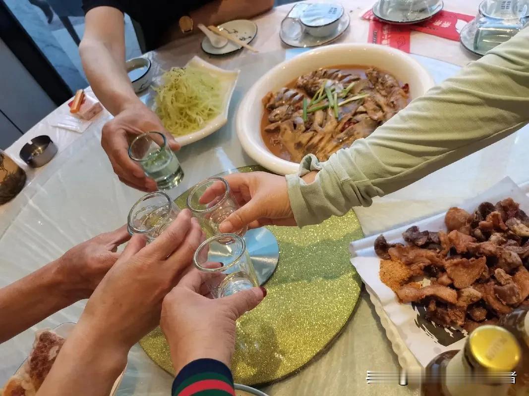 饭店又难得过了一把瘾昨天，8月1日，在沉寂了这么多天后，不少饭店