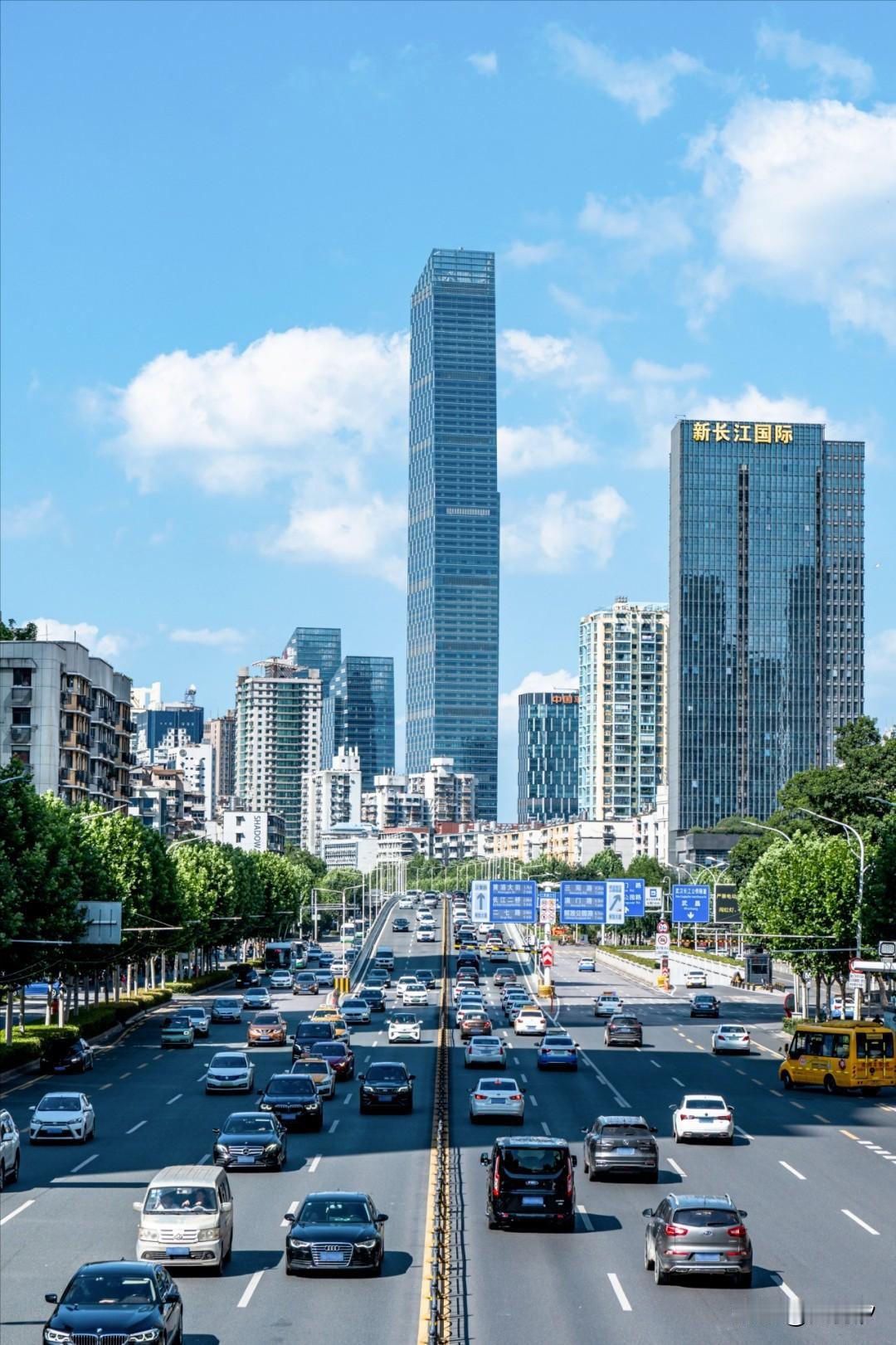 武汉房价最贵的十个区排名：1.江岸区（约30775元/㎡）2.江汉区（约2