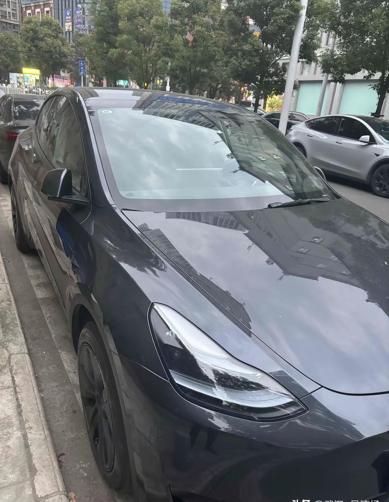 听我一句劝，如果你开惯了燃油车，现在琢磨着换特斯拉ModelY，那最好先把它当