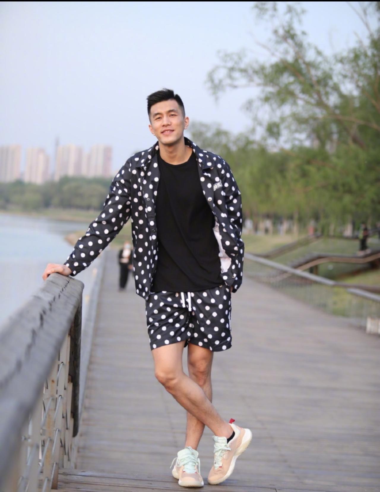 又涨知识了，郭艾伦的600万顶薪原来是广州“被动”给的，并非其球技能力的真实对价