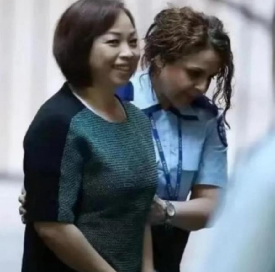 2015年，廖彩霞在澳洲被判终身监禁，然而，当法官得知她都做了什么时，直接直言“