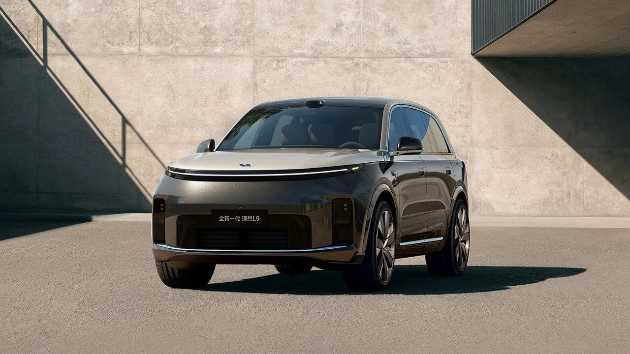 平静很久的理想终于发新车了，该车就是四年前的理想L9的换代版，作为最早“冰箱彩电