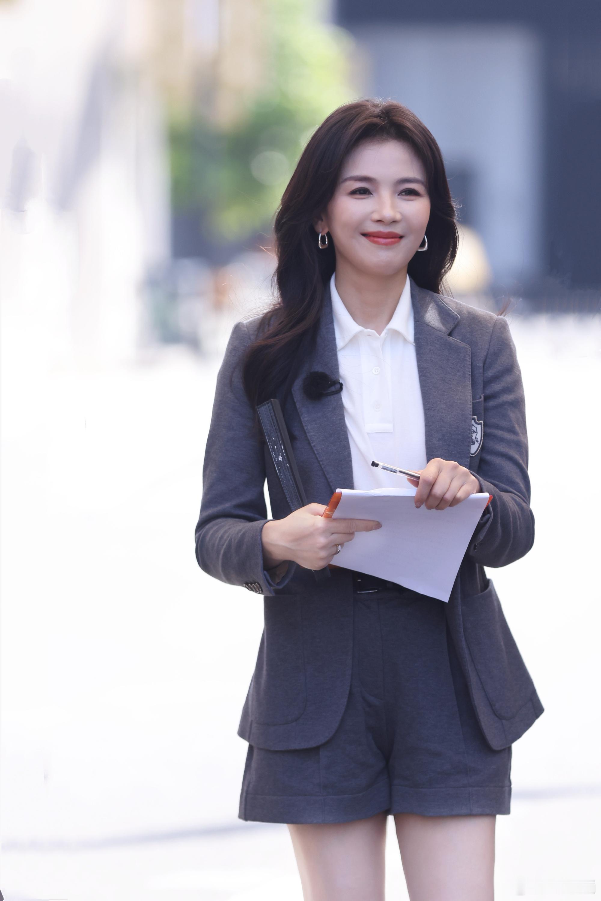 从“不敢直视”到“主动分享幕后故事”，柯淳和刘涛的互动好真实好有爱，原来强大气场