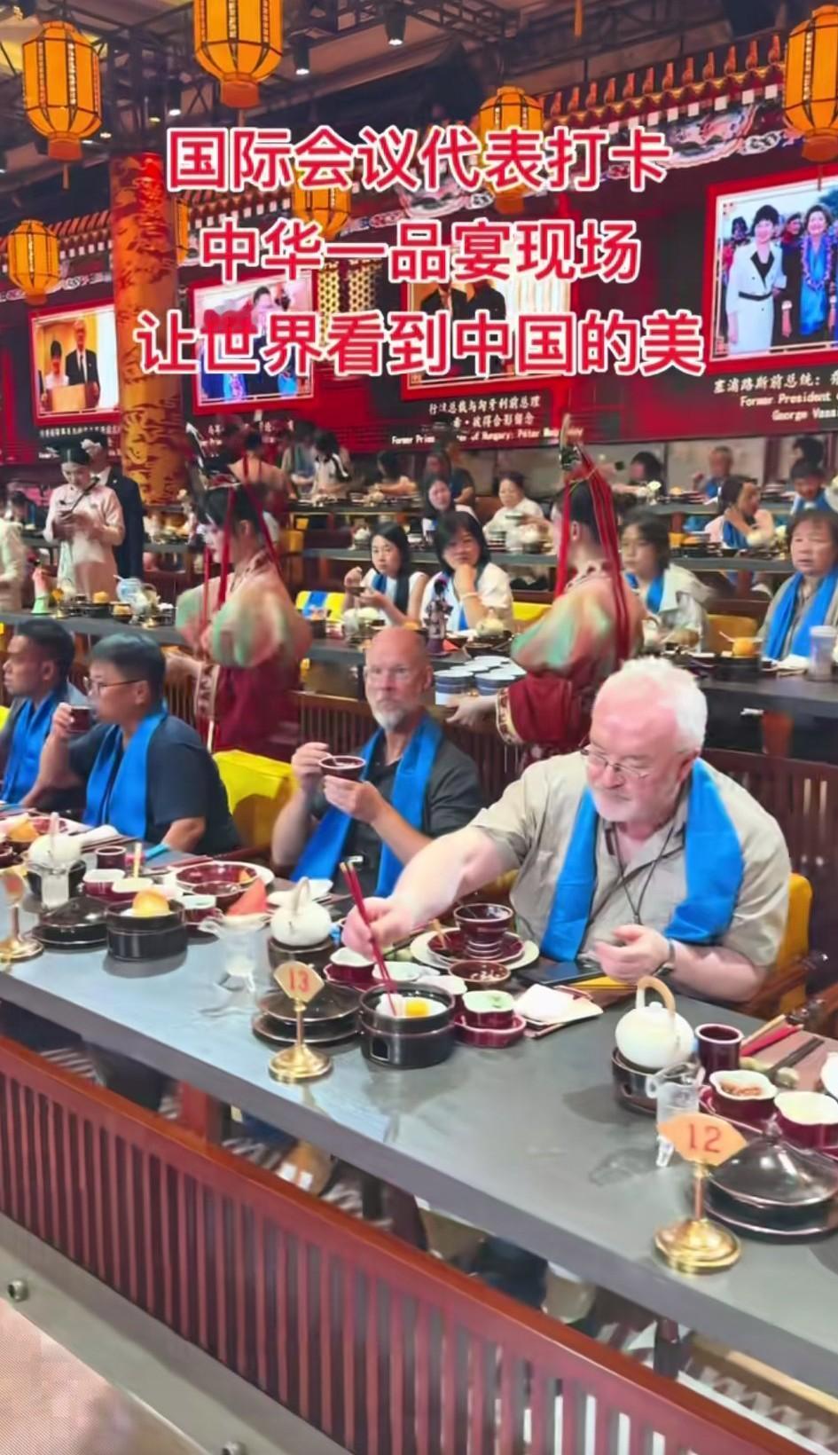 中国人让西方认识到什么是天下美食！他们活一辈子也没吃过中国的这些美食[呲牙笑]